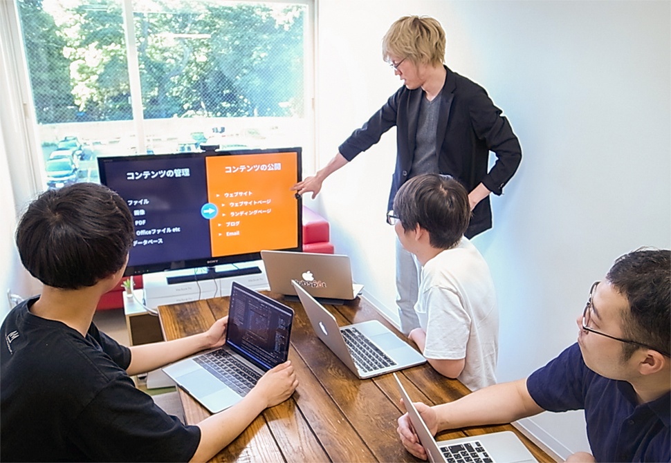 写真:社内勉強会 イメージ